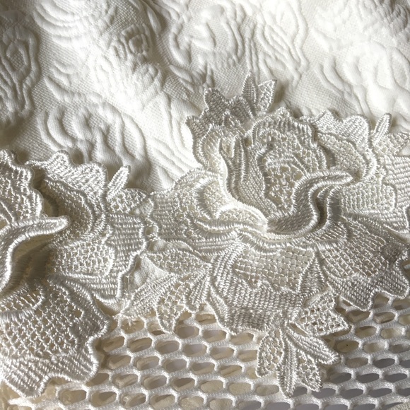 🖤NWOT🖤 Express Ivory Crop Top - Picture 5 of 6